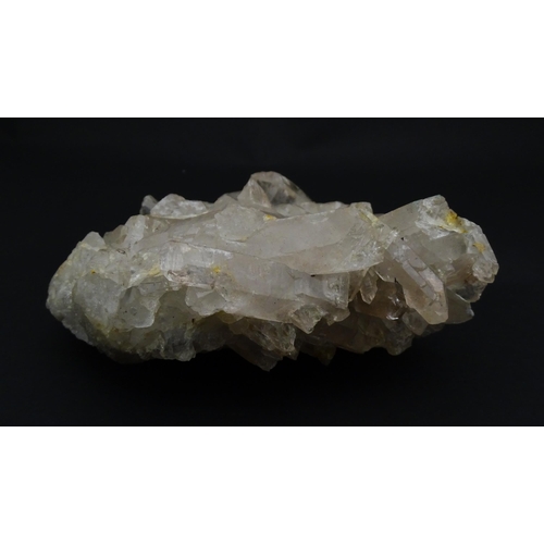 1088 - Natural History / Geology Interest: A quartz hardstone specimen geode. Approx. 6 1/2