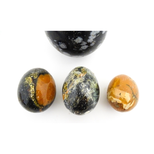 1091 - Natural History / Geology Interest: Four assorted polished hardstone specimen eggs. Largest approx. ... 