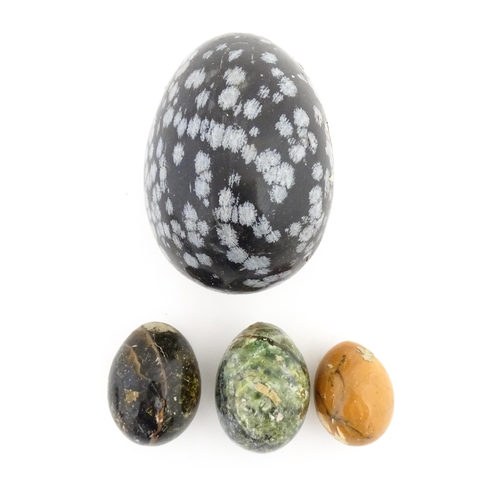 1091 - Natural History / Geology Interest: Four assorted polished hardstone specimen eggs. Largest approx. ... 