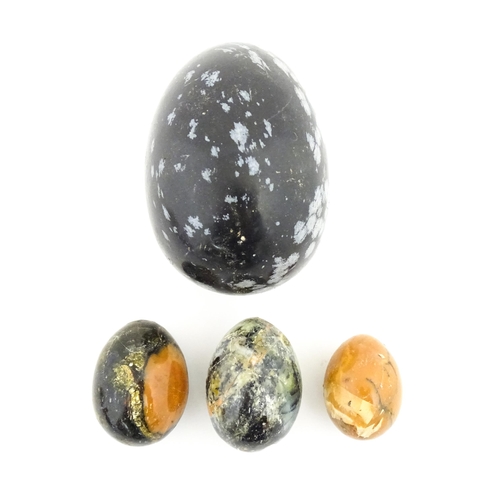 1091 - Natural History / Geology Interest: Four assorted polished hardstone specimen eggs. Largest approx. ... 