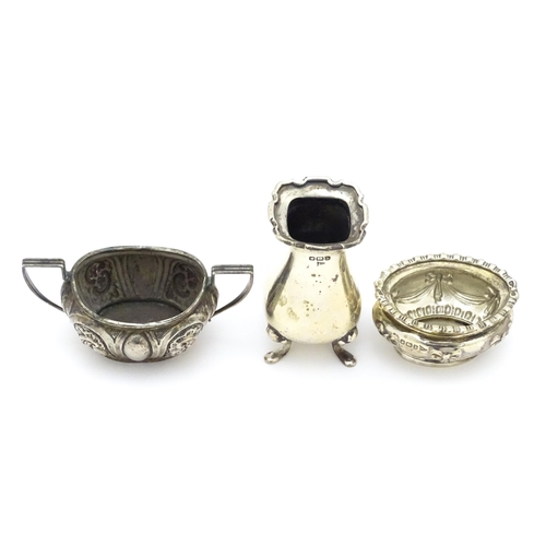 262 - Three silver items to include a twin handled salt hallmarked Birmingham 1899, maker William Hair Has... 