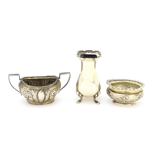 262 - Three silver items to include a twin handled salt hallmarked Birmingham 1899, maker William Hair Has... 