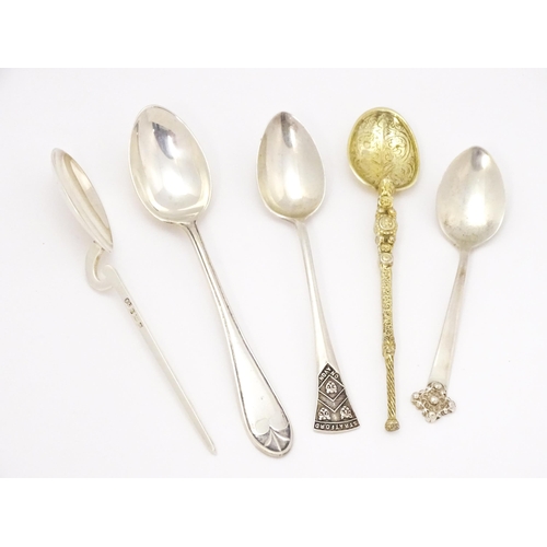 367 - Five assorted silver teaspoons to include a teaspoon with coat of arms for Stratford On Avon hallmar... 