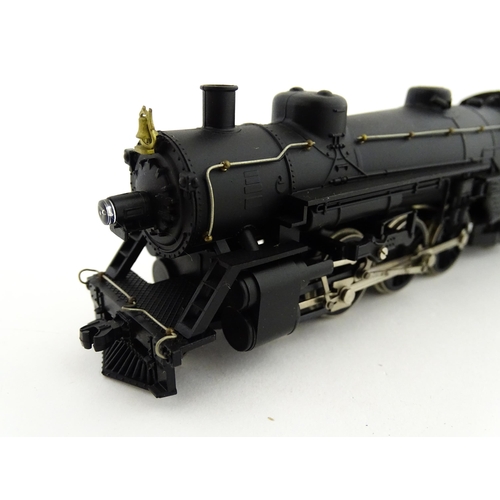 965 - Toys - Model Train / Railway Interest : Nine scale model HO gauge train carriages to include Rivaros... 