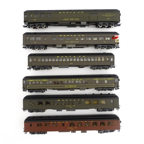 965 - Toys - Model Train / Railway Interest : Nine scale model HO gauge train carriages to include Rivaros... 