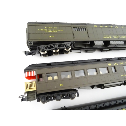 965 - Toys - Model Train / Railway Interest : Nine scale model HO gauge train carriages to include Rivaros... 