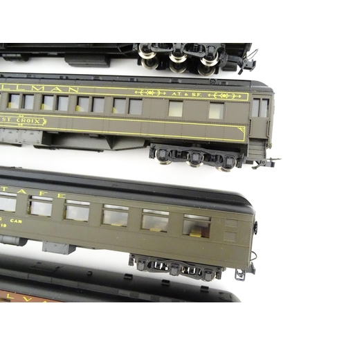 965 - Toys - Model Train / Railway Interest : Nine scale model HO gauge train carriages to include Rivaros... 