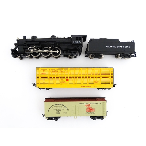 965 - Toys - Model Train / Railway Interest : Nine scale model HO gauge train carriages to include Rivaros... 