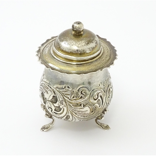 252 - A silver pot and cover with embossed decoration hallmarked Birmingham 1904, maker RR. Approx. 4