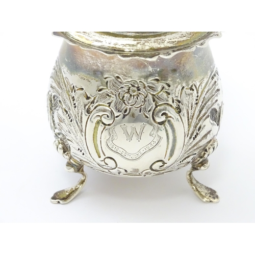 252 - A silver pot and cover with embossed decoration hallmarked Birmingham 1904, maker RR. Approx. 4