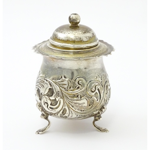 252 - A silver pot and cover with embossed decoration hallmarked Birmingham 1904, maker RR. Approx. 4