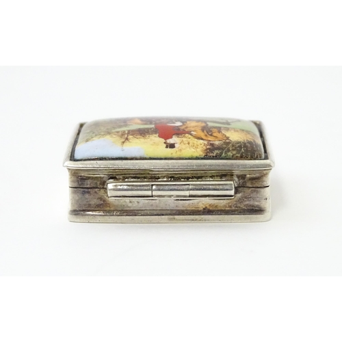 359 - A .925 silver pill box with hunting scene depicting huntsman on horse to lid. 1 1/2