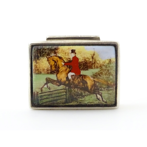 359 - A .925 silver pill box with hunting scene depicting huntsman on horse to lid. 1 1/2