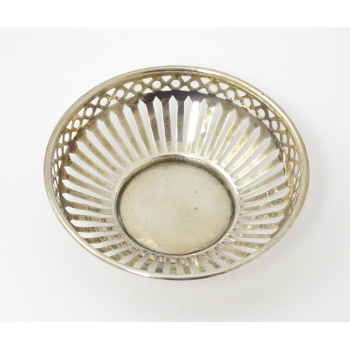 247 - A silver bon bon dish with pierced decoration, hallmarked Birmingham 1913, maker Charles S. Green & ... 