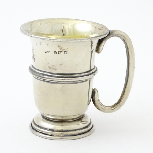 255 - A silver mug with loop handle and gilded interior, hallmarked Birmingham 1925, maker Napper & Davenp... 