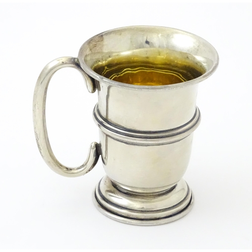 255 - A silver mug with loop handle and gilded interior, hallmarked Birmingham 1925, maker Napper & Davenp... 