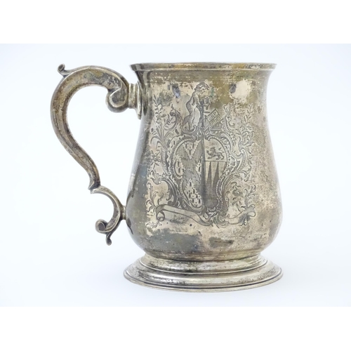 271 - A Geo II silver tankard / mug with engraved heraldic armorial coat of arms decoration hallmarked Lon... 