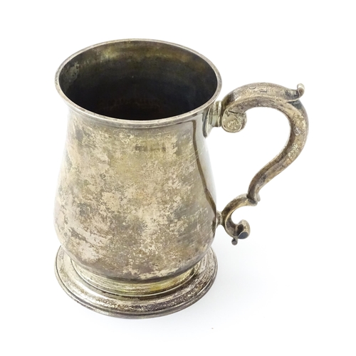 271 - A Geo II silver tankard / mug with engraved heraldic armorial coat of arms decoration hallmarked Lon... 