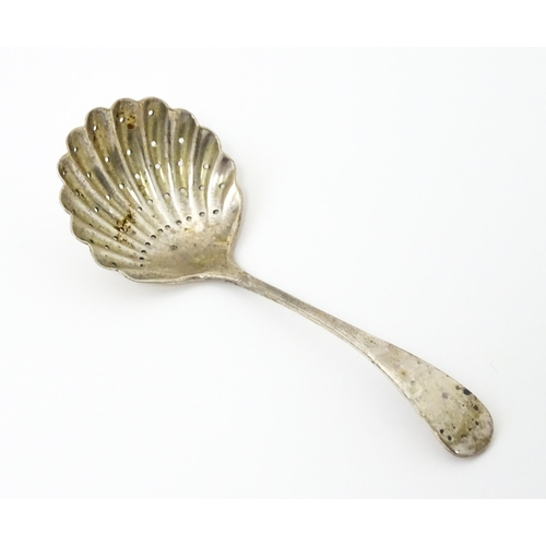 339 - A silver sifter spoon hallmarked Chester 1906 maker Barker Brothers (Herbert Edward Barker & Frank E... 