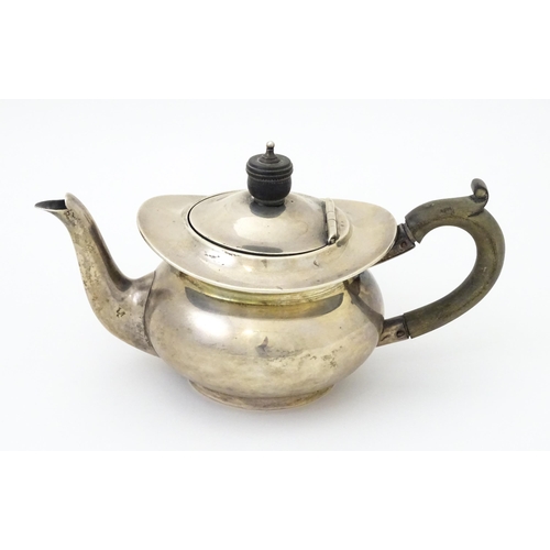 375 - A Bachelors silver teapot hallmarked Birmingham 1904 maker Deakin & Francis. Approx 4