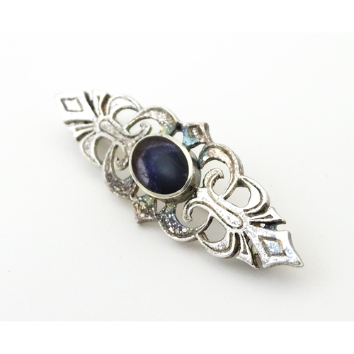 732 - A brooch marked 'silver' and set with Blue John to centre.  Approx 1 3/4