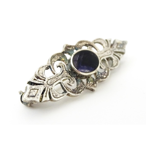 732 - A brooch marked 'silver' and set with Blue John to centre.  Approx 1 3/4