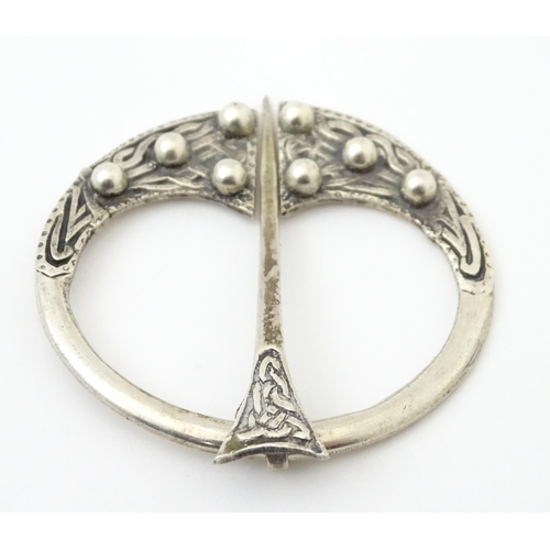 733 - A Scottish silver penannular brooch / pin with Celtic decoration.  Hallmarked  Glasgow 1941 maker He... 