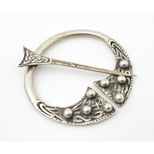 733 - A Scottish silver penannular brooch / pin with Celtic decoration.  Hallmarked  Glasgow 1941 maker He... 