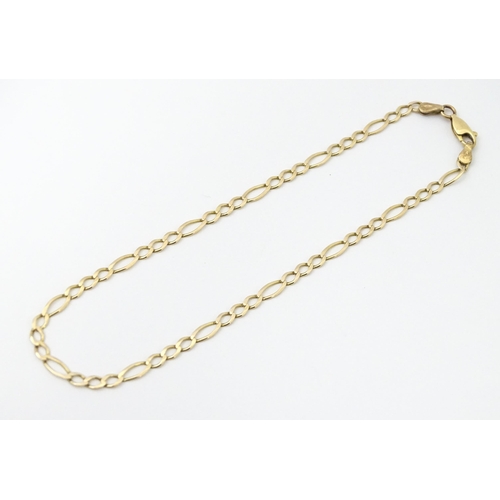 744 - A 9ct gold anklet / large bracelet. Approx 9