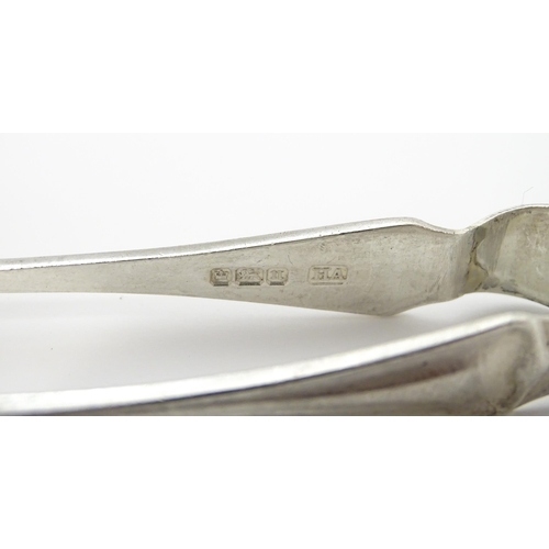 355 - Five silver teaspoons with tongs hallmarked Sheffield 1905, maker Atkin Brothers. Tongs approx. 4 1/... 