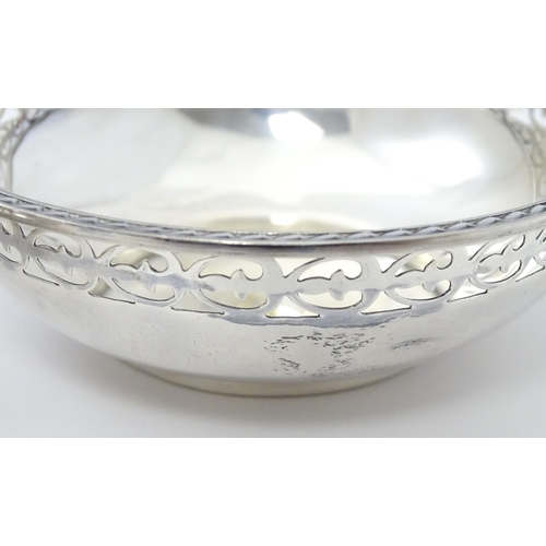 368 - A pair of silver bon bon dishes hallmarked Sheffield 1932, maker Walker & Hall. Approx. 4