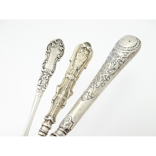 372 - Assorted items to include a Victorian silver preserve spoon hallmarked Birmingham 1896, a Victorian ... 