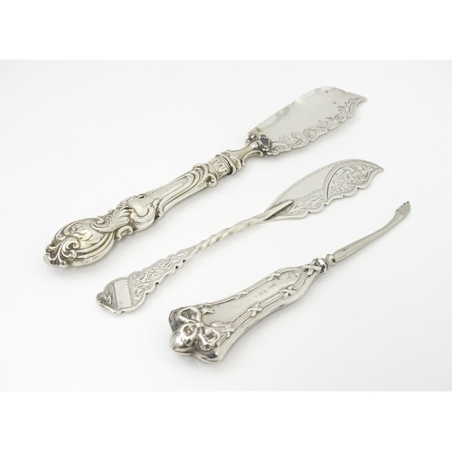 372 - Assorted items to include a Victorian silver preserve spoon hallmarked Birmingham 1896, a Victorian ... 