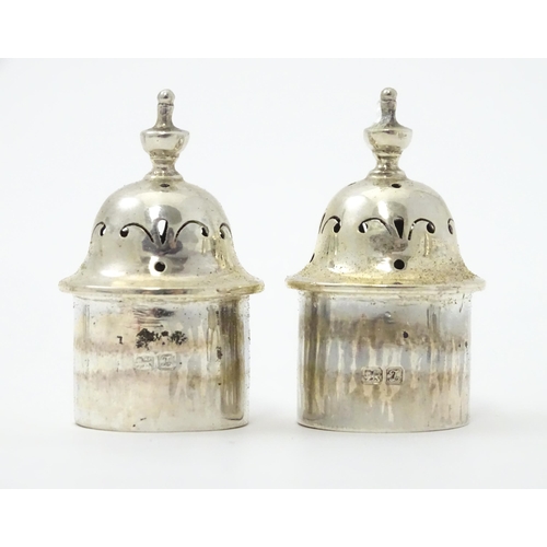 383 - A pair of silver peppers hallmarked Chester 1911, maker Jay, Richard Attenborough Co Ltd. Approx. 3 ... 