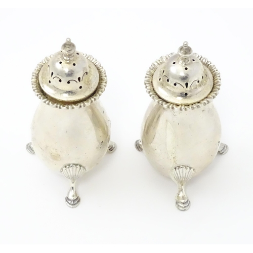 383 - A pair of silver peppers hallmarked Chester 1911, maker Jay, Richard Attenborough Co Ltd. Approx. 3 ... 