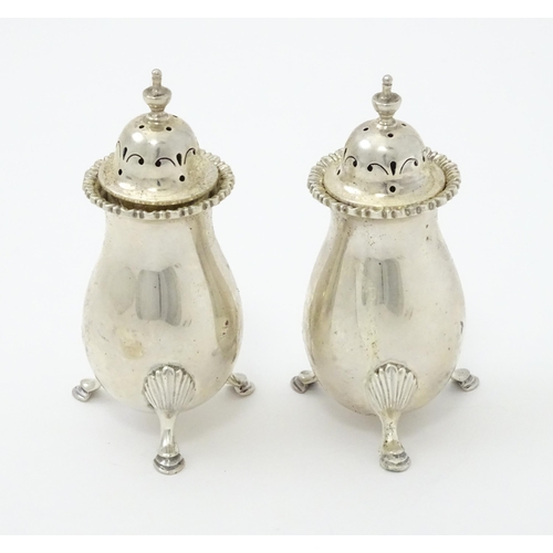 383 - A pair of silver peppers hallmarked Chester 1911, maker Jay, Richard Attenborough Co Ltd. Approx. 3 ... 