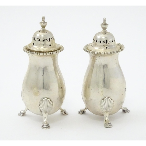 383 - A pair of silver peppers hallmarked Chester 1911, maker Jay, Richard Attenborough Co Ltd. Approx. 3 ... 