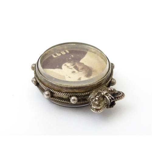 730 - A silver fob section set with images of queen Victoria to centre commemorating Queen Victoria's Diam... 