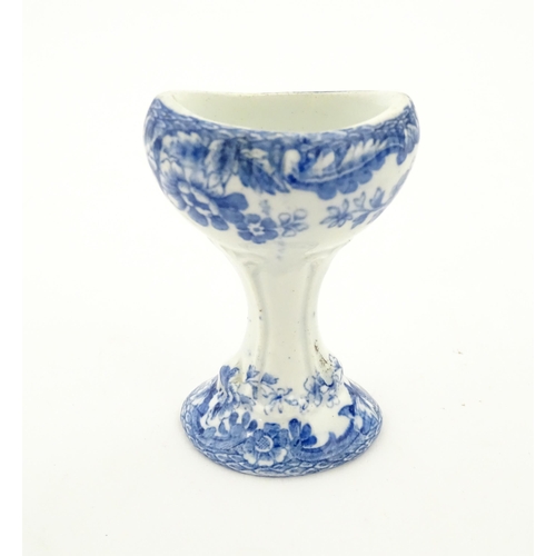 109 - A Copeland & Garrett blue and white pedestal eye bath in the New Blanche pattern. Marked under. Appr... 