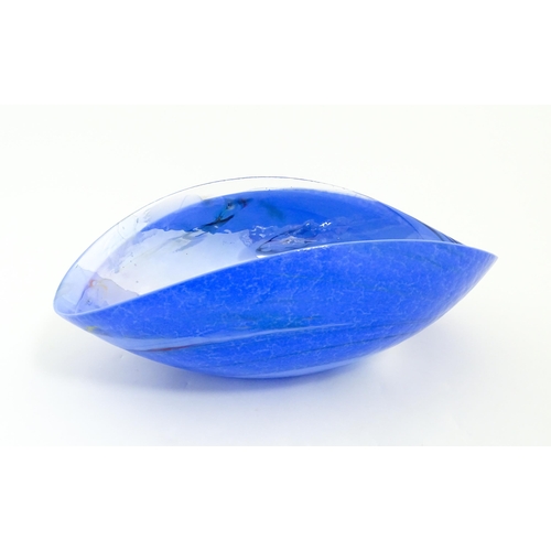 206 - A large Murano art glass lustre bowl / centrepiece of shaped form. Marked under Yalos casa, Murano. ... 