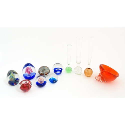 214 - A quantity of assorted art glass paperweights and vases, to include bud vases and a Murano style gla... 