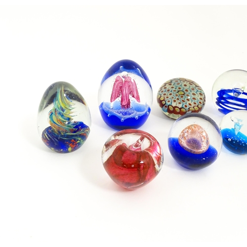 214 - A quantity of assorted art glass paperweights and vases, to include bud vases and a Murano style gla... 