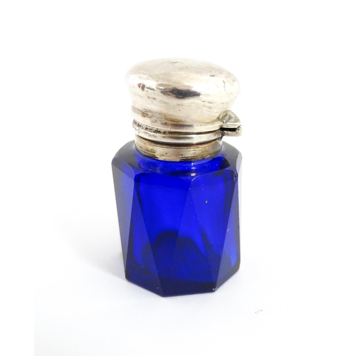 227 - A blue glass scent / salts bottle with silver top hallmarked Birmingham 1902, maker Cornelius Desorm... 