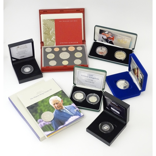 906 - A quantity of coins to include a silver Piedfort Queen Elizabeth II 2021 95th birthday commemorative... 