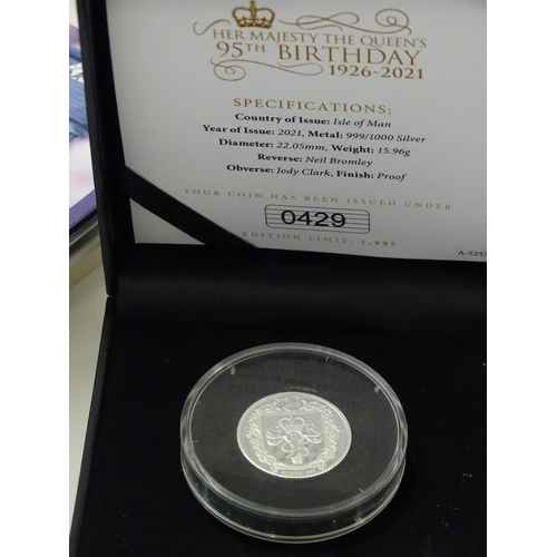 906 - A quantity of coins to include a silver Piedfort Queen Elizabeth II 2021 95th birthday commemorative... 