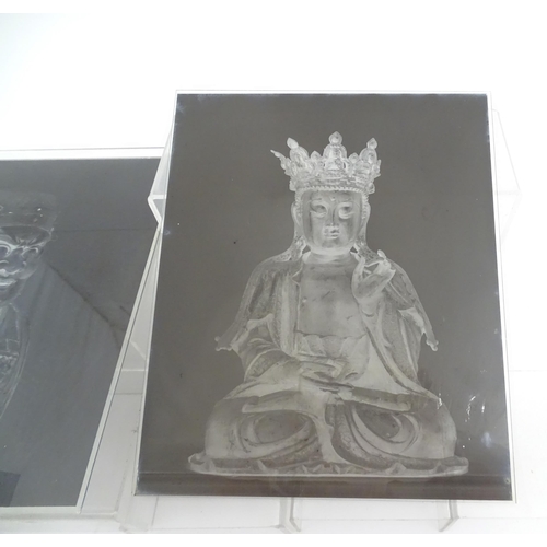 2146 - A quantity of assorted plate glass negatives depicting various ancient artefacts / sculptures, etc. ... 