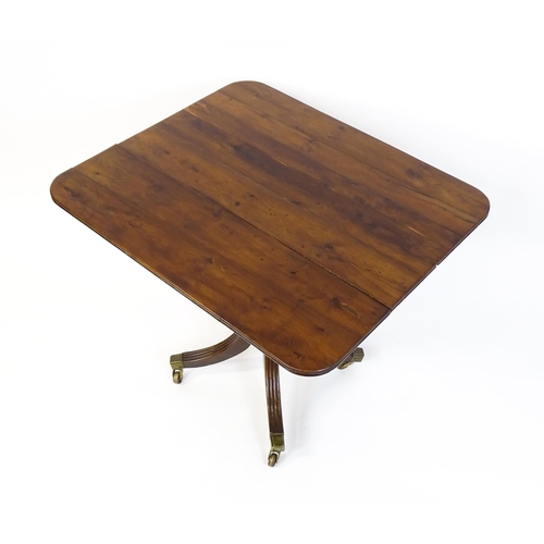 1488 - A 19thC tilt top occasional table with yew wood planked top above a reeded mahogany pedestal and fou... 