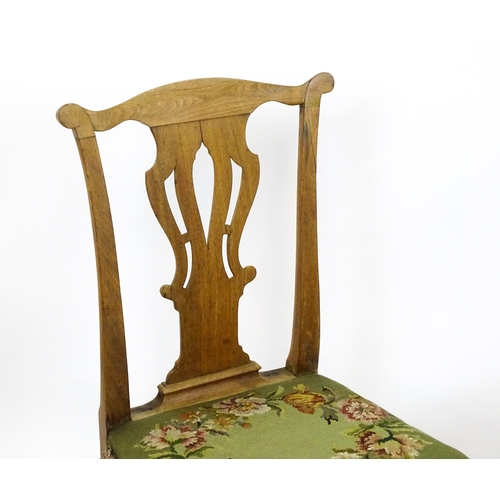 1499 - A pair of George II walnut side chairs with shaped top rails above pierced splats and raised on shap... 