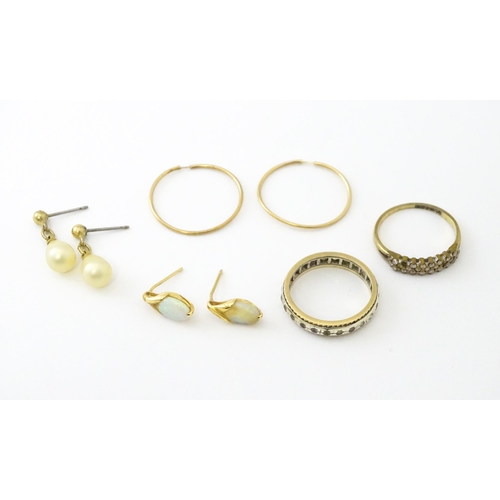 745 - A quantity of assorted 9ct, yellow metal and gilt metal jewellery to include rings and earrings.