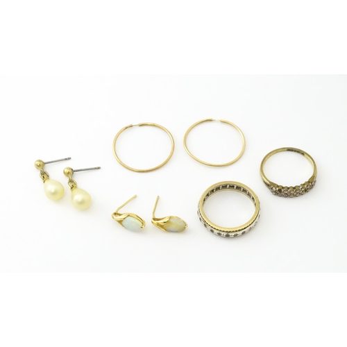 745 - A quantity of assorted 9ct, yellow metal and gilt metal jewellery to include rings and earrings.